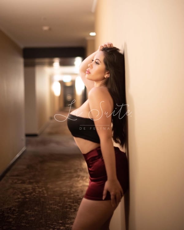 Argentinian escort for deepthroat in Barcelona, with big breasts. Light