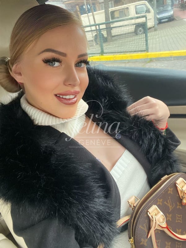 Luxury blonde escort for home outcalls in Geneva