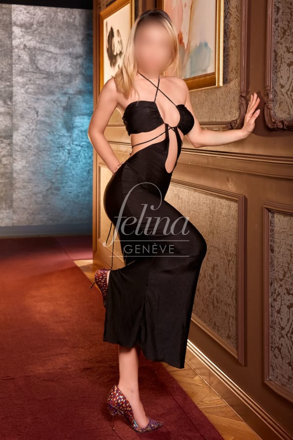  Escort sexy en vestido negro para servicios de compañía en Ginebra  