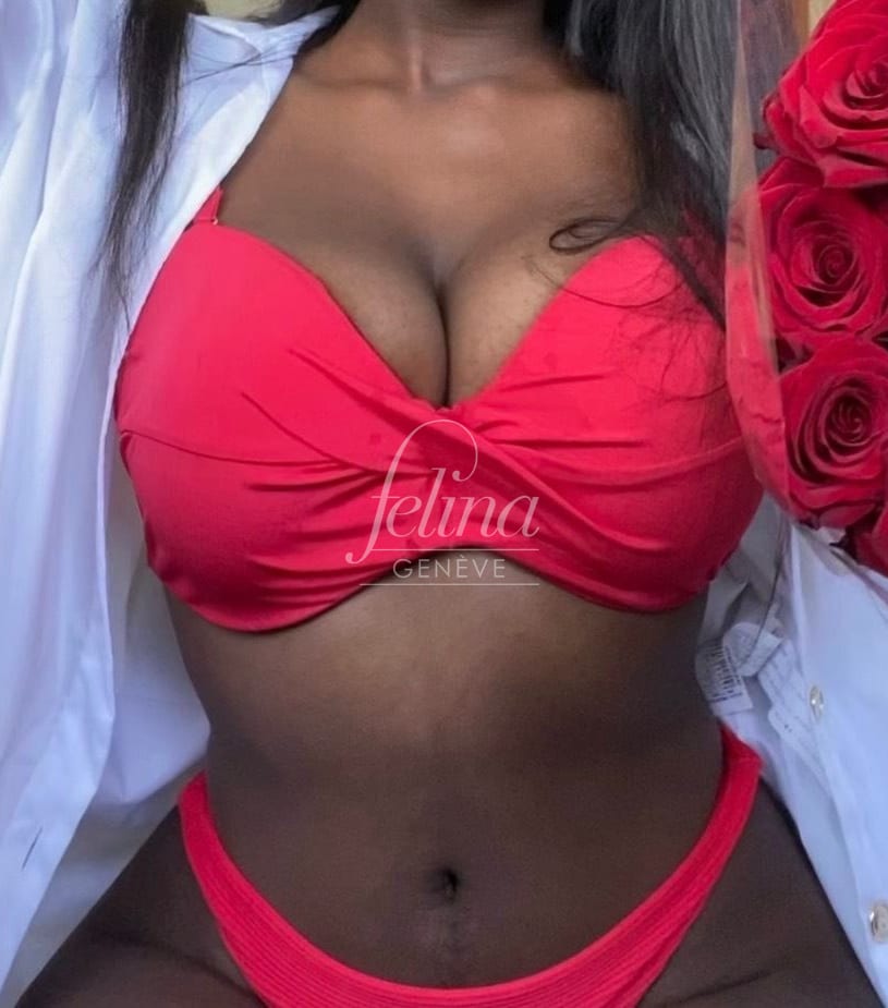 Escort dal seno naturale per una cubana al salone erotico Felina Genève